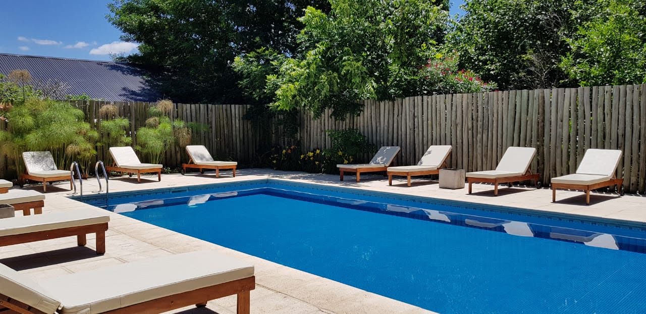 Piscina y jacuzzi
